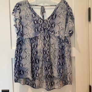 Cute blue print top